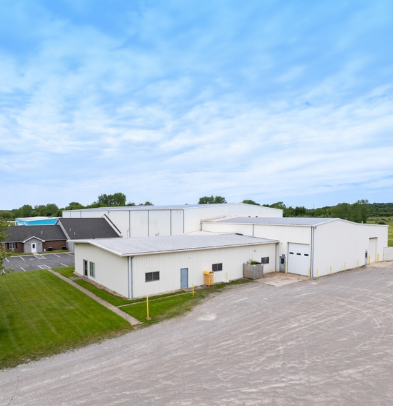 More Photos Of 1101 Commerce Pky, Findlay Warehouse For Sale