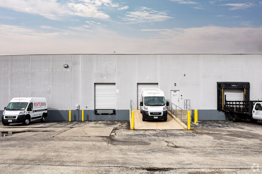 More Photos Of 890 Supreme Dr, Bensenville Warehouse For Lease