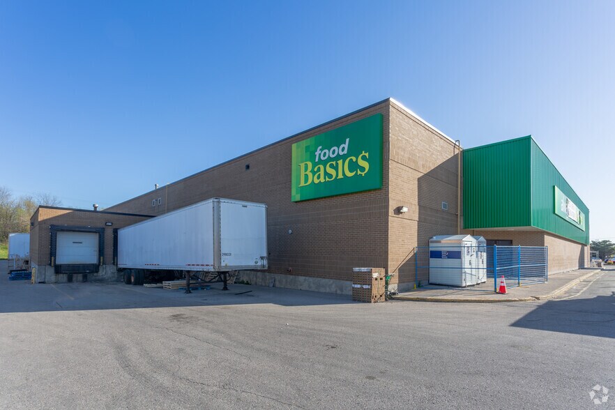 More Photos Of 370 Highland Rd W, Kitchener Freestanding For Lease