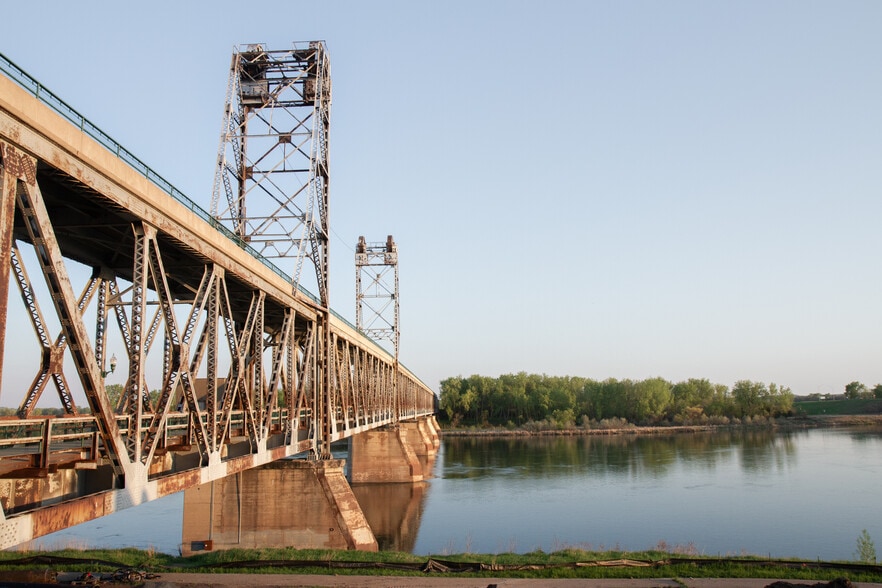 More Photos Of 1015-1021 Walnut St, Yankton Apartments For Sale