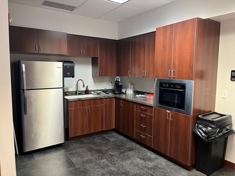 More Photos Of 33 S Main St, Kaysville Bank For Lease