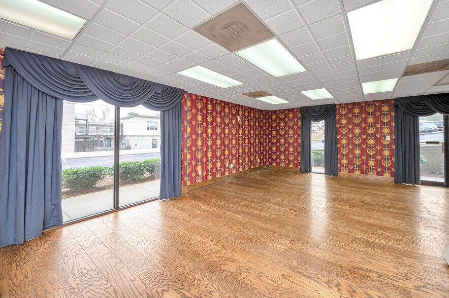 More Photos Of 1572 Montgomery Hwy, Birmingham Office For Lease