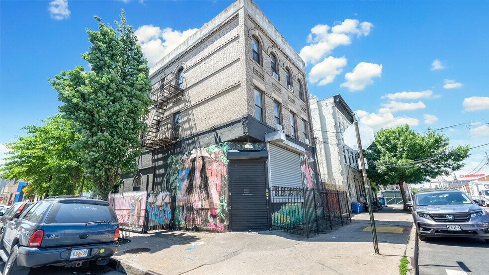 More Photos Of 112 Harrison Pl, Brooklyn Apartments For Sale