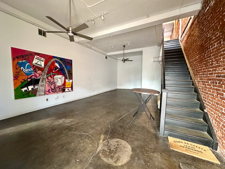 More Photos Of 3139-3141 Olive St, Saint Louis Office For Lease