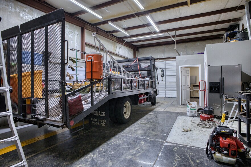 More Photos Of 5055 D Old Ellis Pt, Roswell Light Manufacturing For Lease