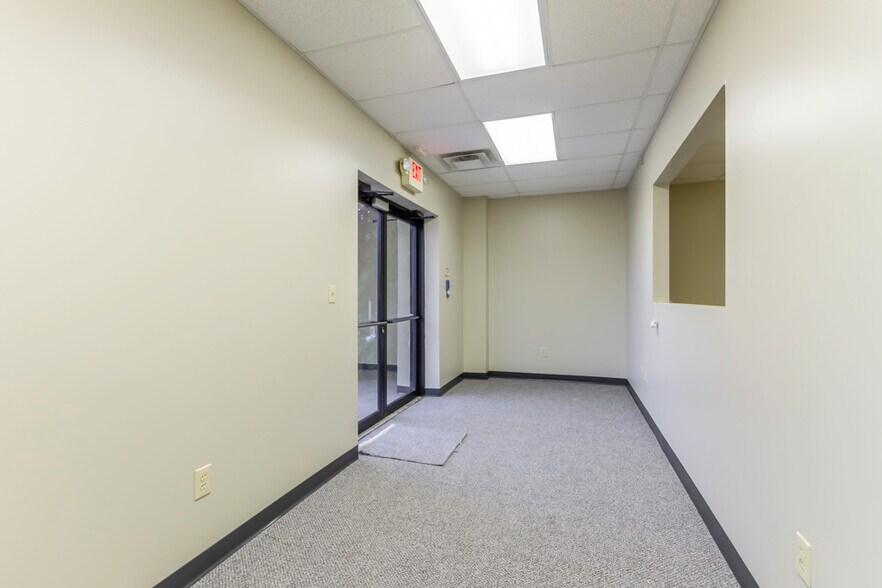 More Photos Of 2840 Mitthoeffer Pl, Indianapolis Warehouse For Sale