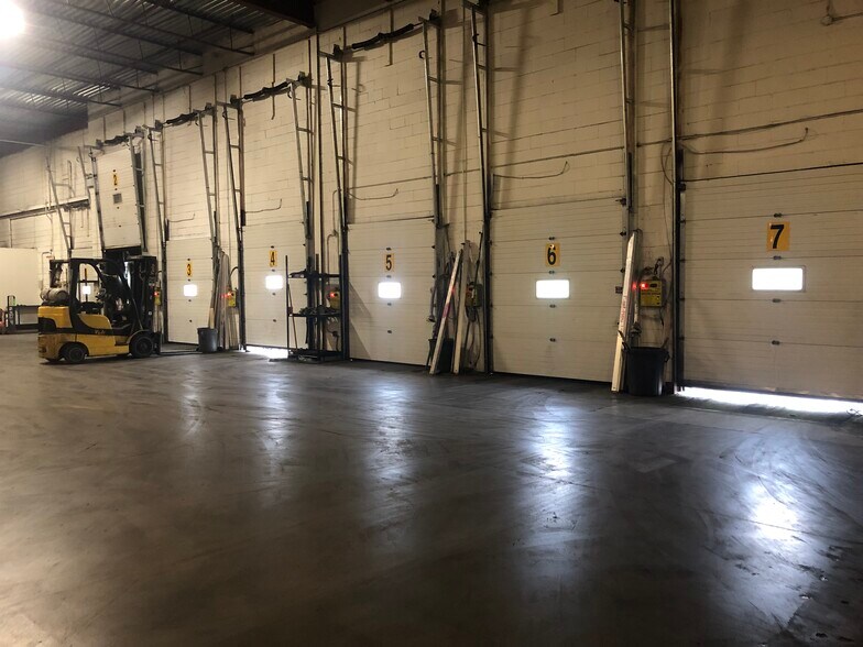 More Photos Of 7 Rimini Mews, Mississauga Warehouse For Lease