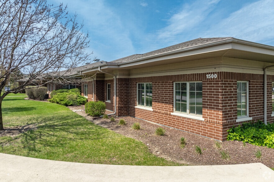 More Photos Of 1500 Eisenhower Ln, Lisle Office For Sale
