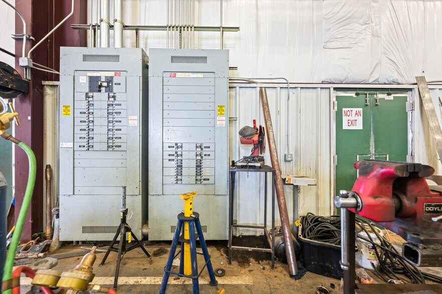 More Photos Of 12400 S Sunnylane Rd, Moore Manufacturing For Lease
