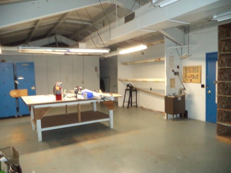 More Photos Of 92 Londonderry Tpke, Manchester Auto Dealership For Sale