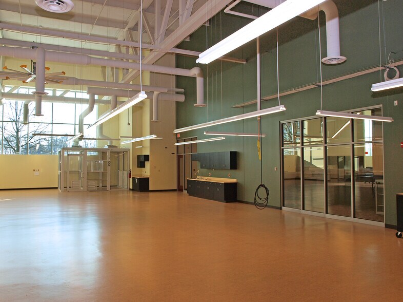 More Photos Of 339 E Maple St, North Canton Manufacturing For Lease