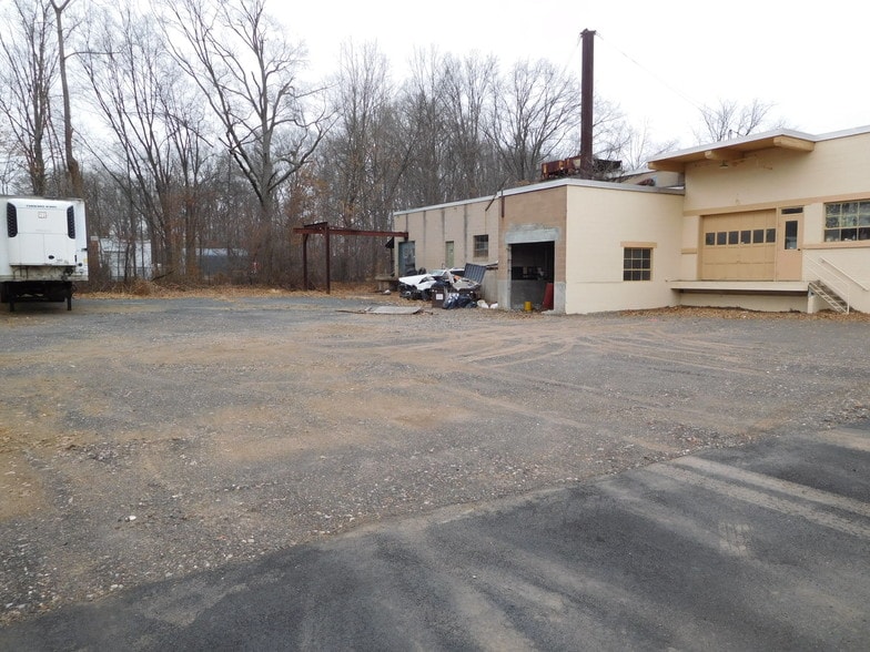 More Photos Of 95 Granby St, Bloomfield Manufacturing For Sale