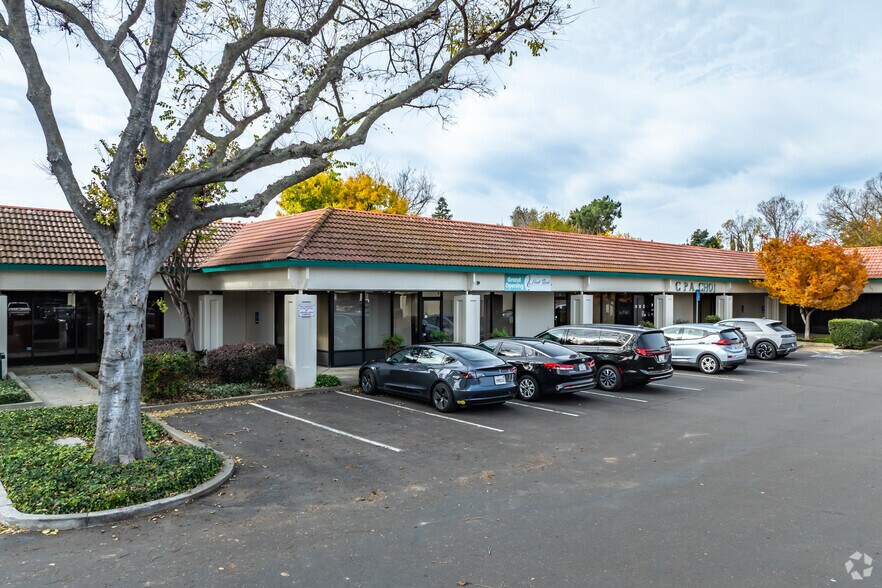 More Photos Of 9521 Folsom Blvd, Sacramento Office Residential For Lease