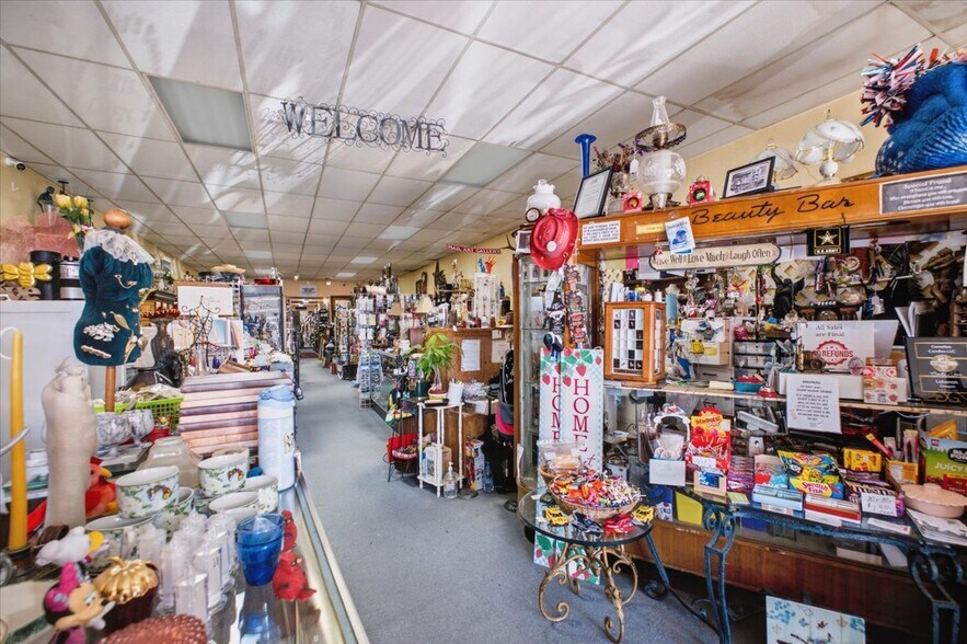 More Photos Of 764 S Main St, Lebanon Storefront For Sale