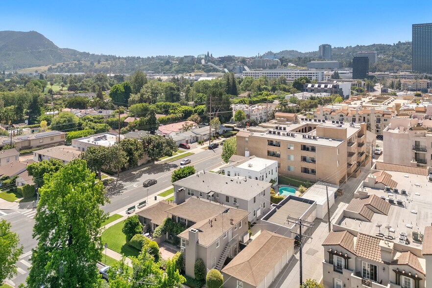 More Photos Of 4259 Cahuenga Blvd, Toluca Lake Apartments For Sale