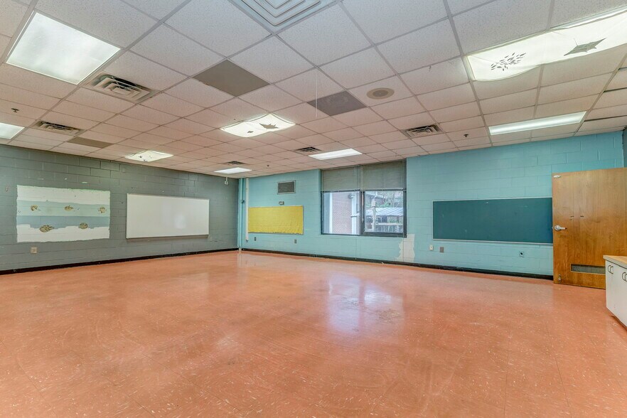 More Photos Of 13 Rome Rd SW, Cave Spring Office For Sale