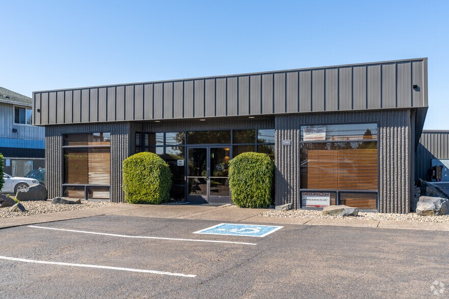 More Photos Of 3400 Main St, Springfield Warehouse For Lease