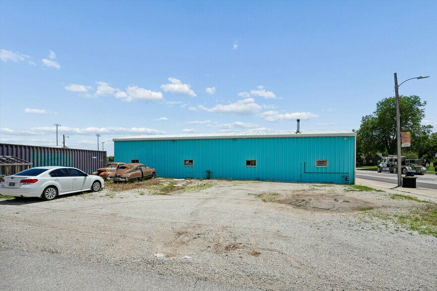 More Photos Of 215 S Division St, Stuart Warehouse For Sale