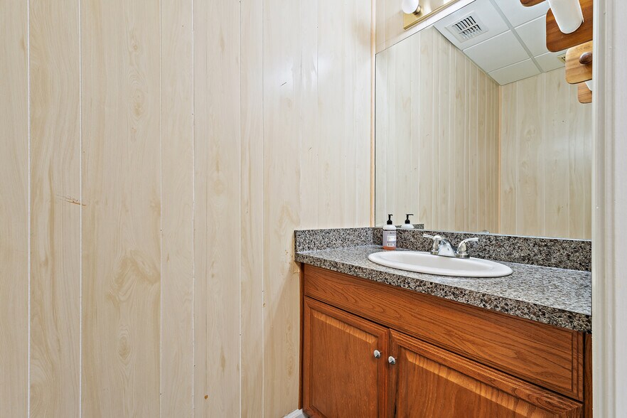 More Photos Of 400 Executive Center Dr, West Palm Beach Medical For Sale