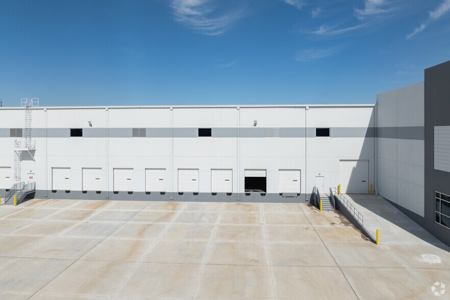 More Photos Of 2830 E Pasadena Blvd, Deer Park Industrial For Sale