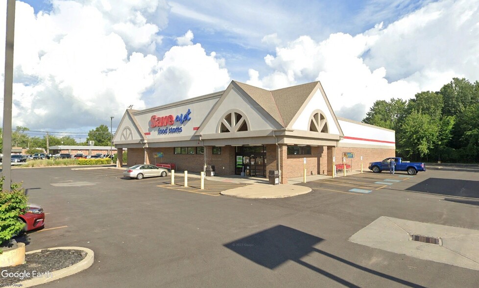 Primary Photo Of 33693 Vine St, Eastlake Supermarket For Lease