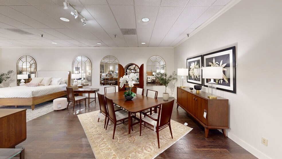 More Photos Of 151 Wolf Rd, Colonie Freestanding For Sale