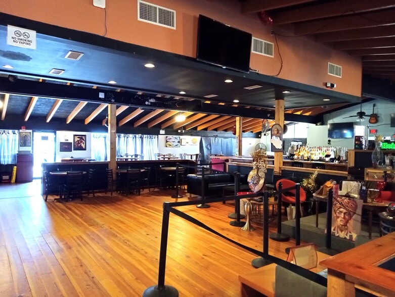 More Photos Of 65 W Fairmont Ave, Savannah Restaurant For Sale