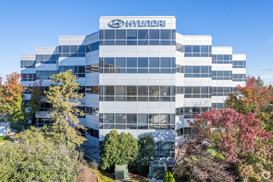 More Photos Of 2 Transam Plaza Dr, Oakbrook Terrace Office For Lease