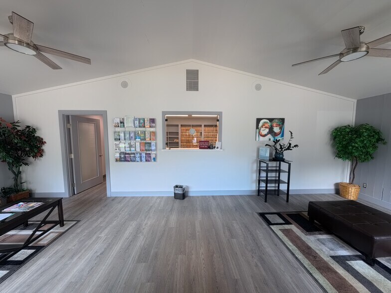 More Photos Of 1102 NE 4th St, Bend Healthcare For Lease