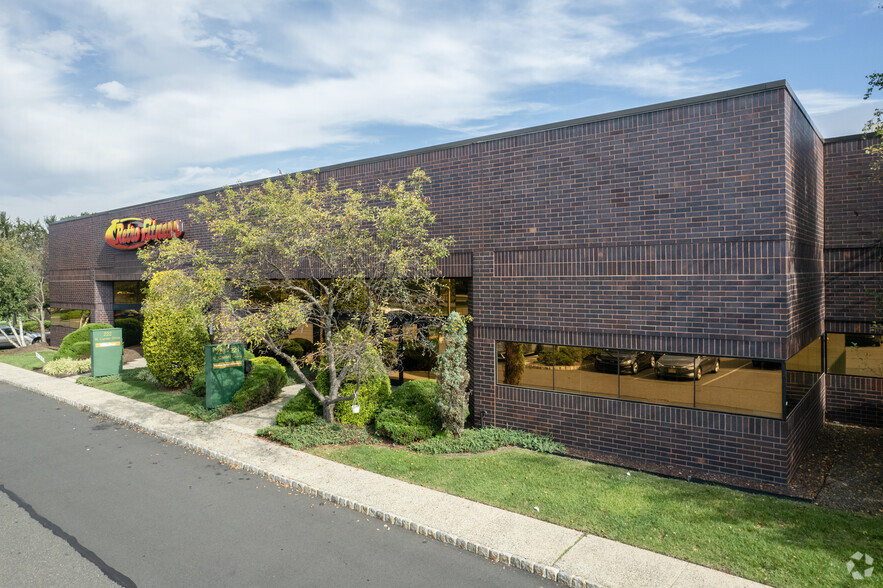 Primary Photo Of 200-225 N Center Dr, North Brunswick Storefront Retail Office For Lease