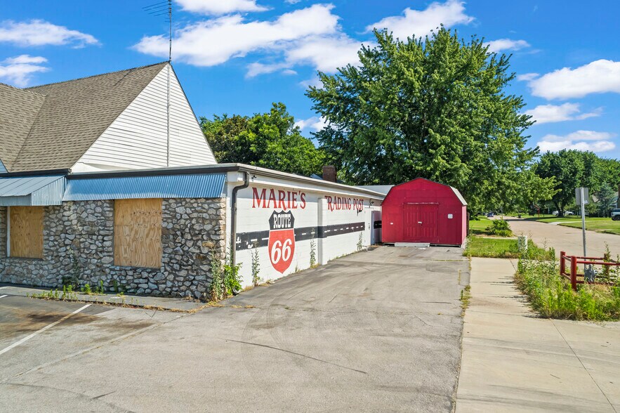 More Photos Of 4702 E 11th St, Tulsa Freestanding For Lease