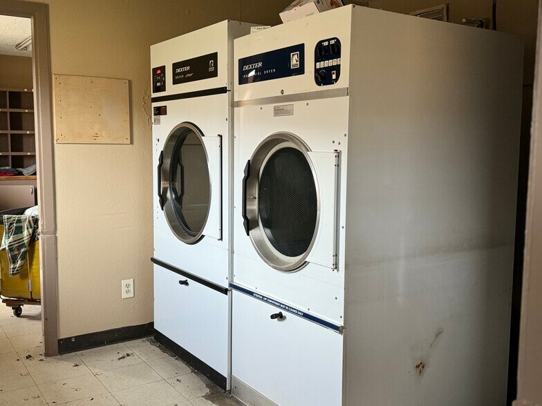 More Photos Of 540 SE Front St, De Kalb Skilled Nursing Facility For Sale