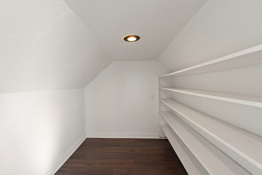 More Photos Of 1825 Baker St, Bakersfield Specialty For Sale