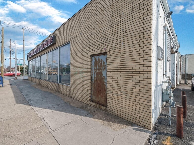 More Photos Of 3180 Lawson Blvd, Oceanside Storefront For Sale