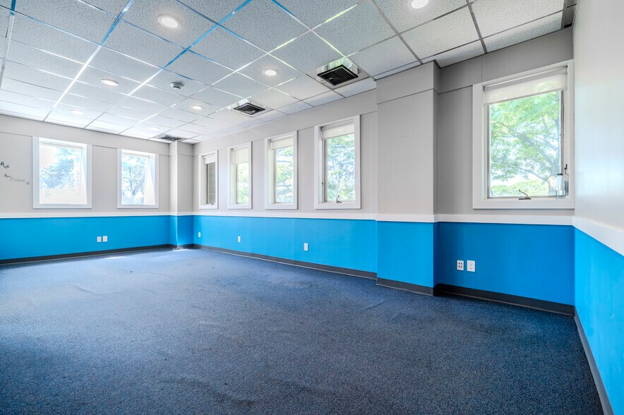 More Photos Of 1575 Hillside Ave, New Hyde Park Medical For Sale