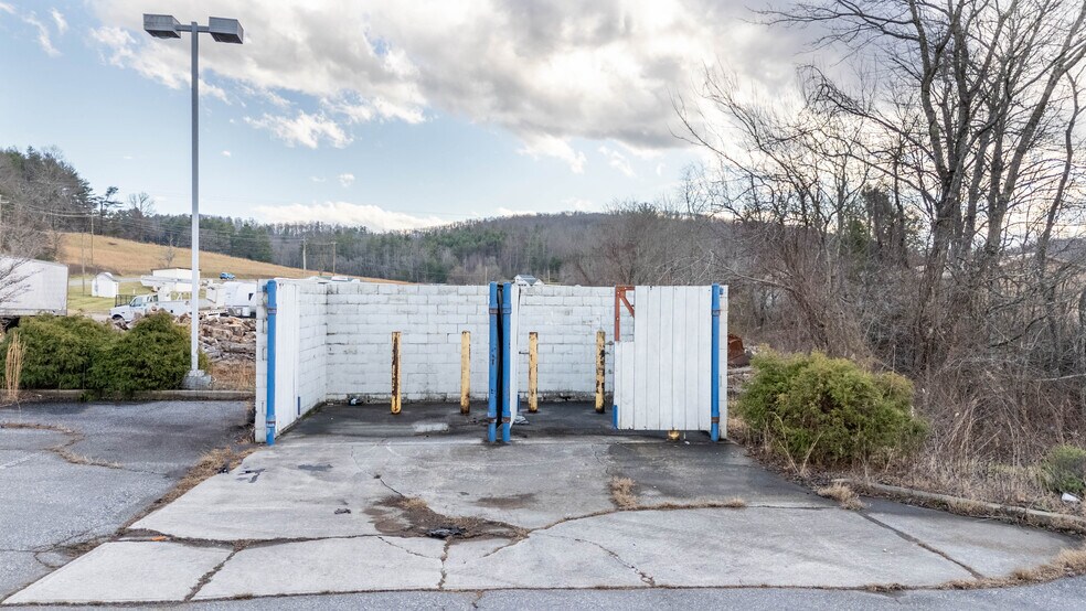 More Photos Of 14109 Highway 226 S, Spruce Pine General Retail For Sale