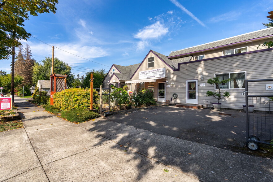 Primary Photo Of 909 SE Cedar St, Hillsboro Multifamily For Sale