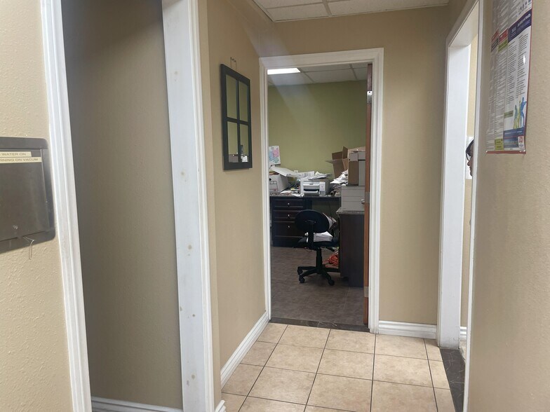 More Photos Of 11036-11046 Washington Blvd, Whittier Loft Creative Space For Lease