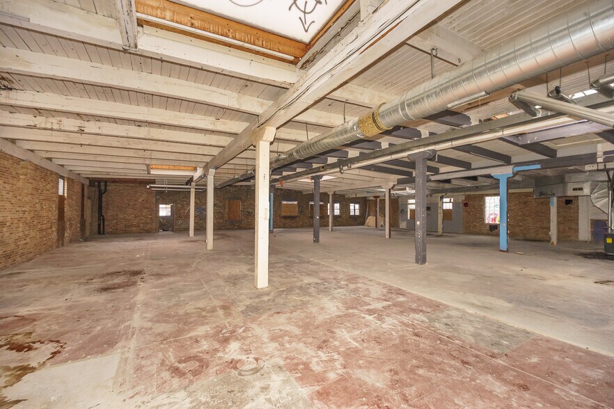 More Photos Of 1648 W Kinzie St, Chicago Loft Creative Space For Sale