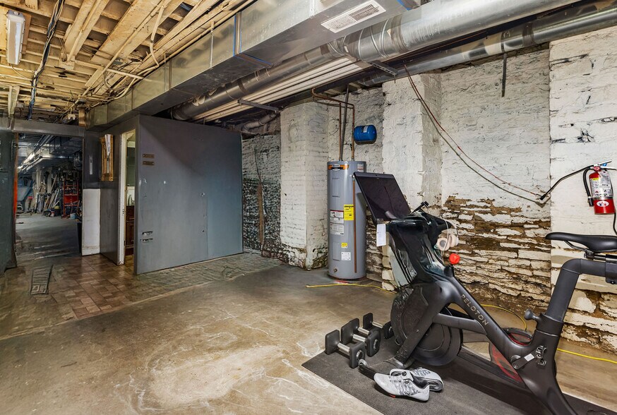 More Photos Of 6 W 4th St, Cincinnati Storefront Retail Office For Sale