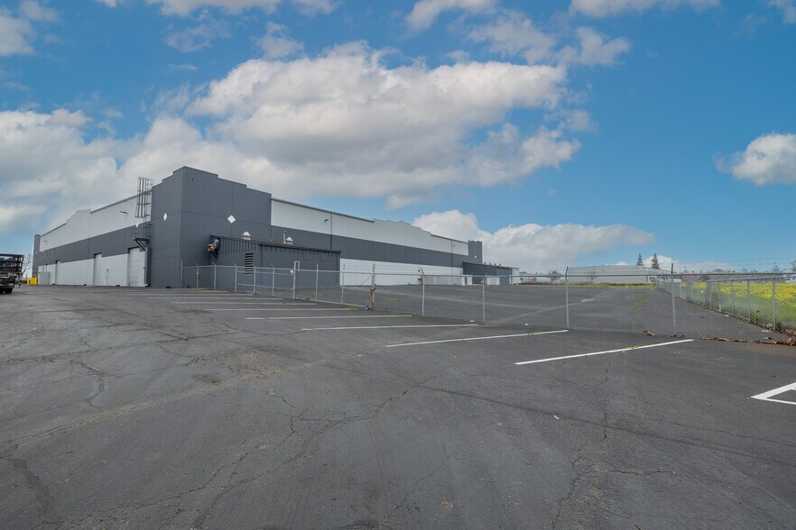 More Photos Of 2518 Boeing Way, Stockton Warehouse For Lease