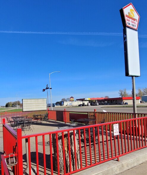 More Photos Of 209 N 5th Ave E, Truman Freestanding For Sale