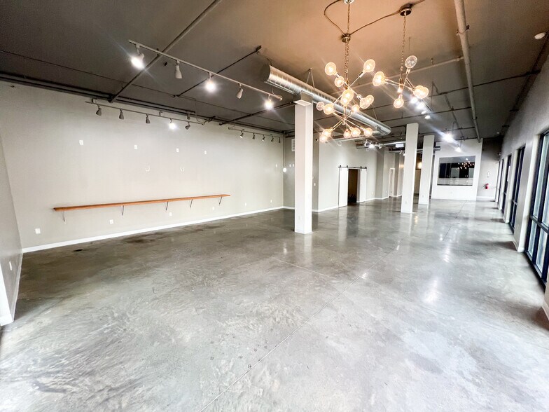 More Photos Of 100 N Main St, Midland Apartments For Lease