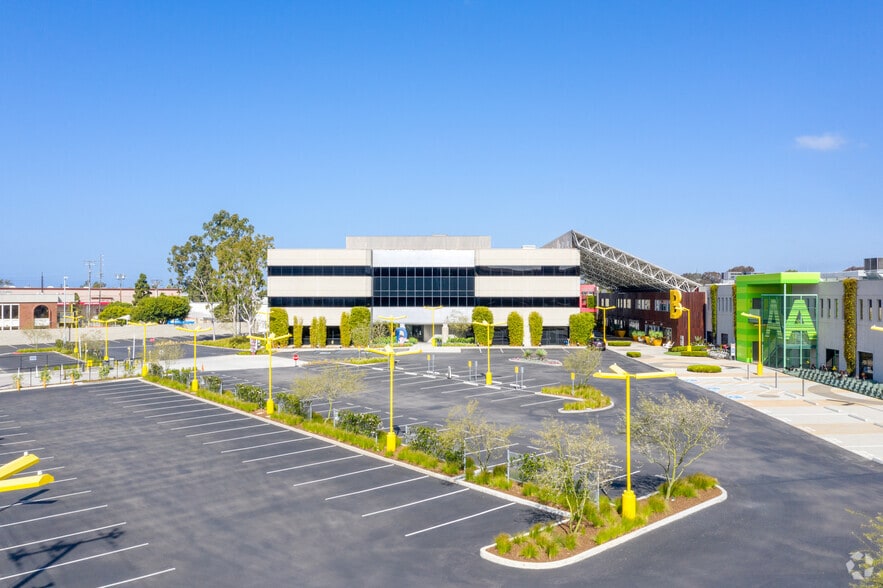 More Photos Of 12777 W Jefferson Blvd, Los Angeles Office For Lease