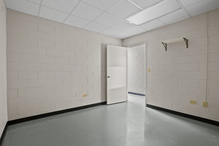 More Photos Of 157 Industrial Dr, King Warehouse For Lease