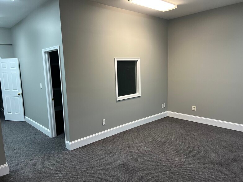 More Photos Of 4496-4516 John Tyler Memorial Hwy, Williamsburg Unknown For Lease