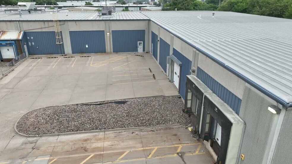 More Photos Of 2111 E 17th St, Des Moines Warehouse For Sale