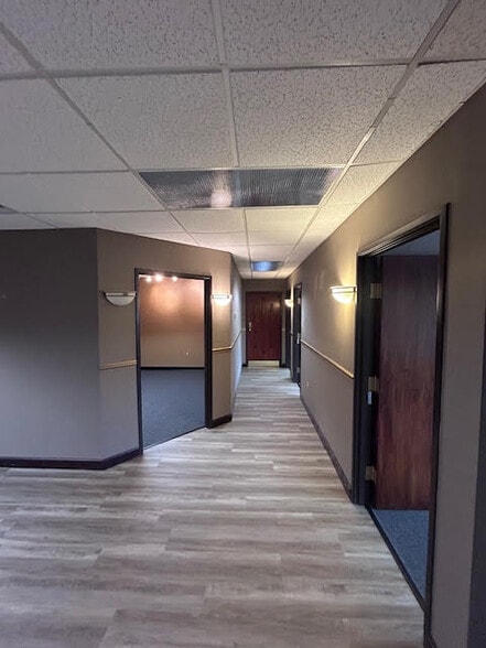 More Photos Of 411 W Lake Lansing Rd, East Lansing Unknown For Lease