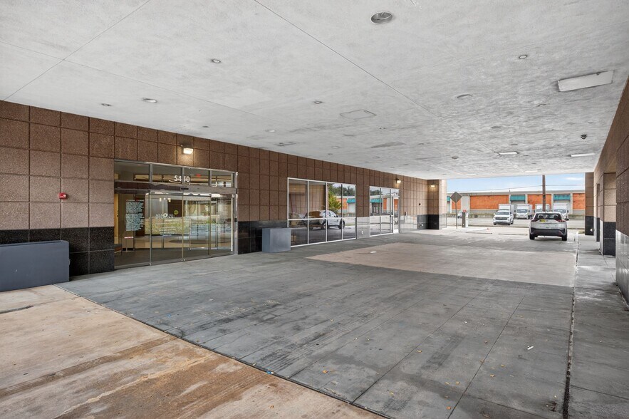 More Photos Of 5420 West Loop S, Bellaire Medical For Lease