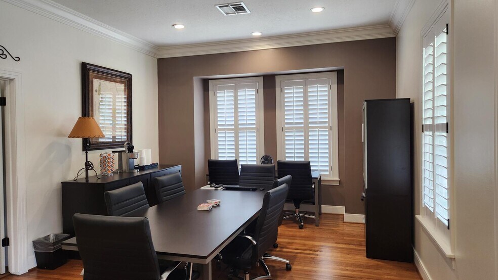 More Photos Of 5702 4th St, Katy Office For Lease